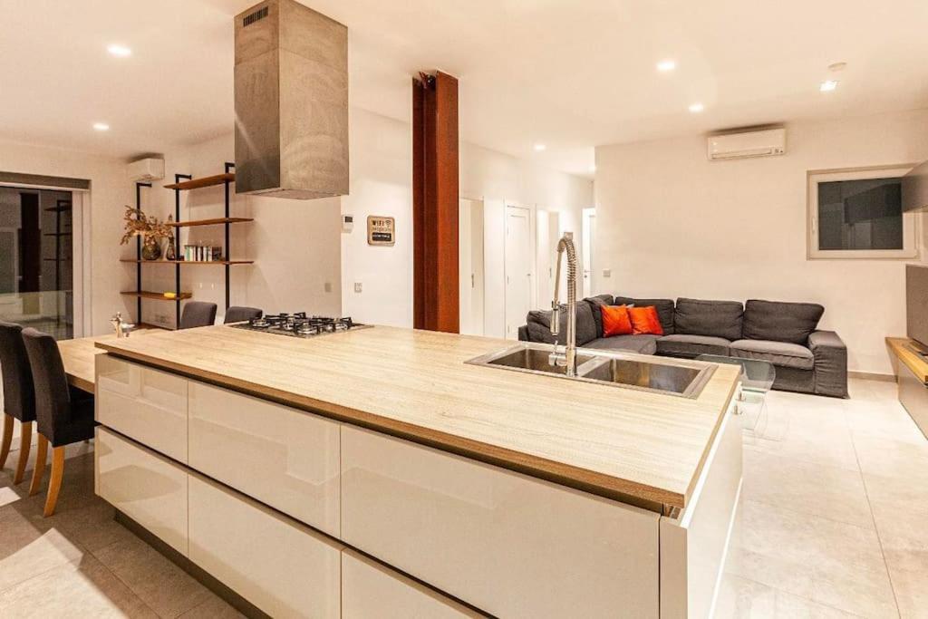 Modern 3 Bed & 2 Bth 公寓